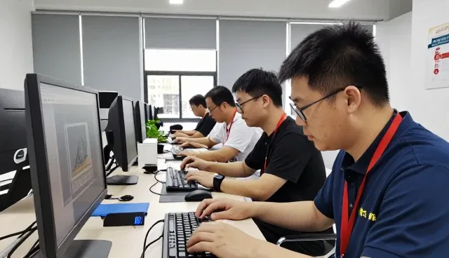 深圳市雷振科技有限公司打造户外场地下的技术培训解决方案